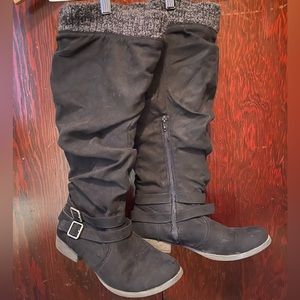 Woman’s size 9 1/2 Black Boots